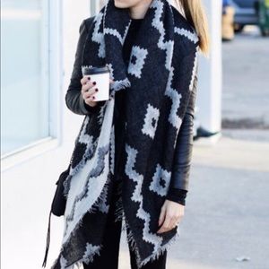Aritzia Black Diamond Blanket Scarf